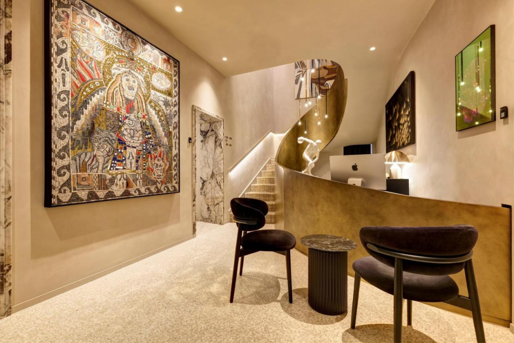 Borghese Contemporary hotel 4/26