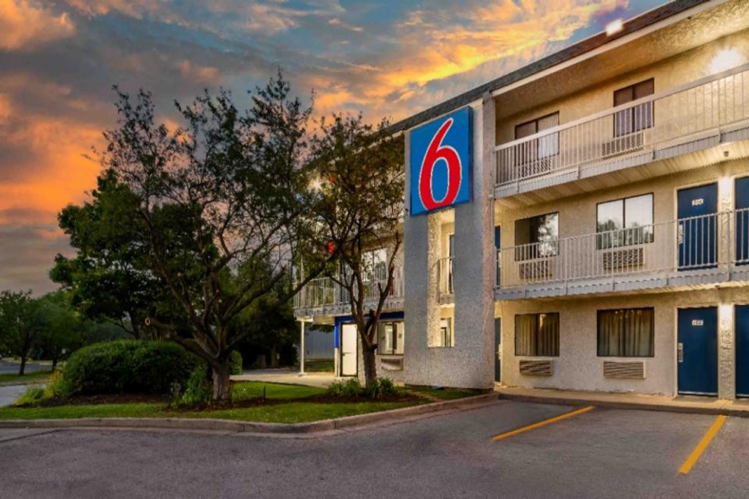 Motel6 Rolling Meadows, IL - Chicago Northwest in ROLLING MEADOWS - IL