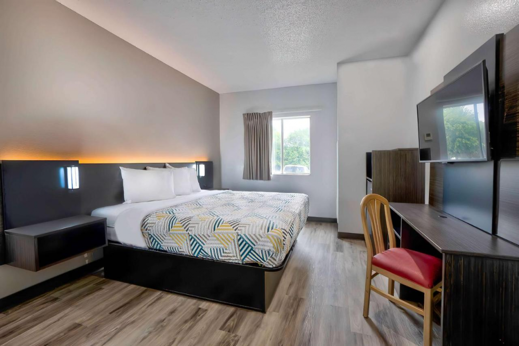 Motel6 Benbrook, TX - Fort Worth 7/38