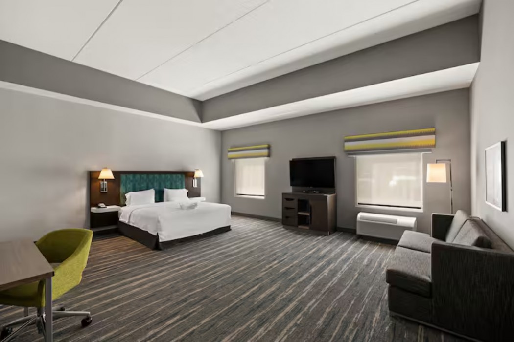 Hampton Inn & Suites Poughkeepsie 17/54