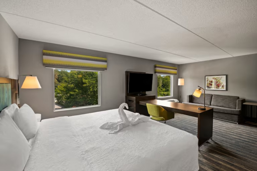 Hampton Inn & Suites Poughkeepsie 24/54