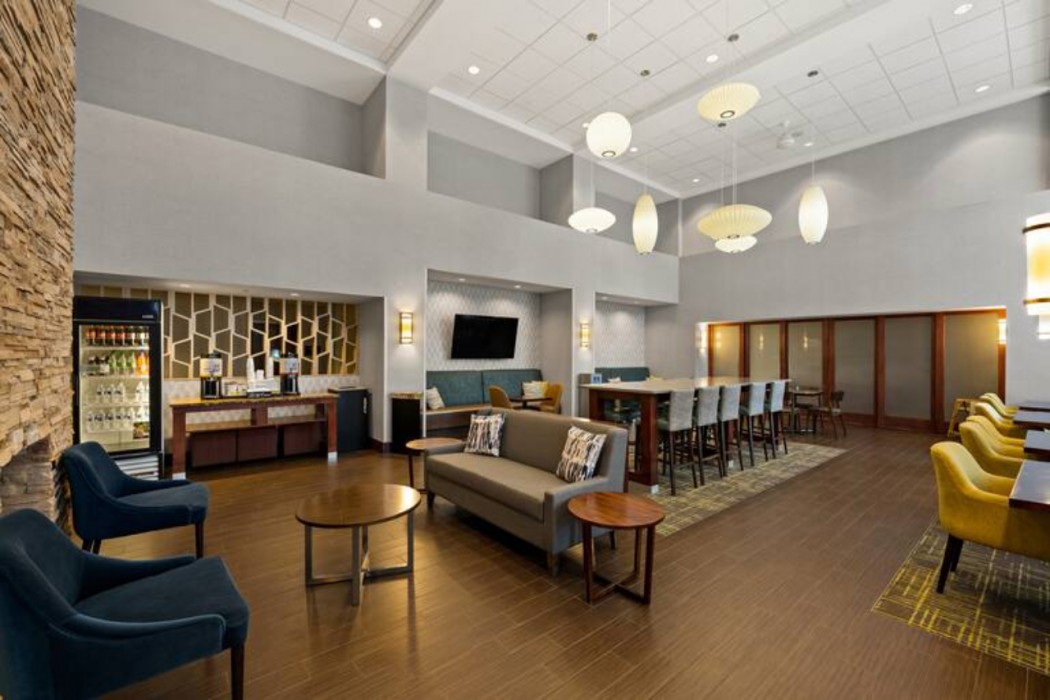 Hampton Inn & Suites Poughkeepsie 43/54