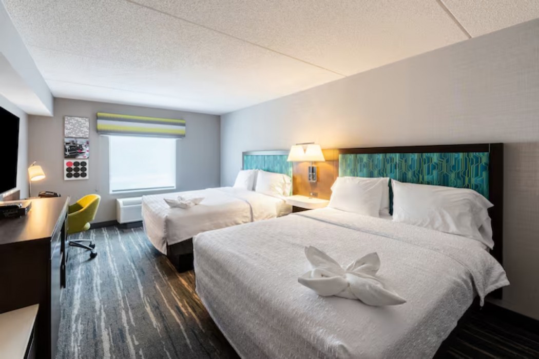Hampton Inn & Suites Poughkeepsie 25/54