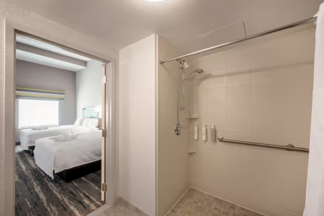 Hampton Inn & Suites Poughkeepsie 33/54