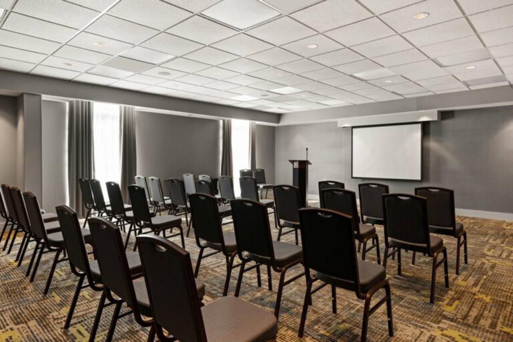 Hampton Inn & Suites Poughkeepsie 41/54