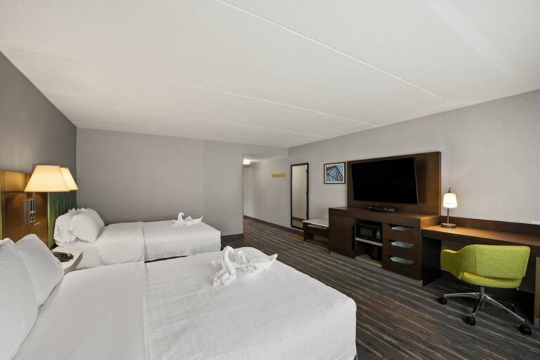 Hampton Inn & Suites Poughkeepsie 34/54