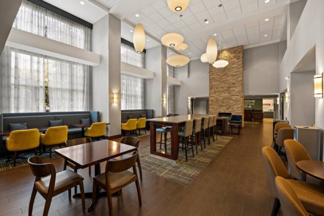 Hampton Inn & Suites Poughkeepsie 42/54