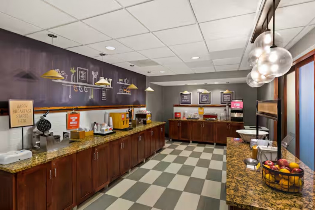 Hampton Inn & Suites Poughkeepsie 39/54