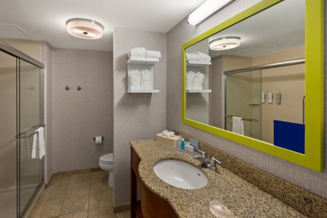 Hampton Inn & Suites Poughkeepsie 26/54
