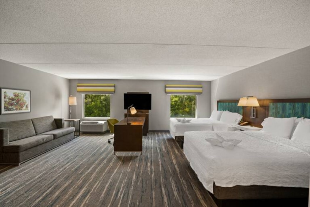 Hampton Inn & Suites Poughkeepsie 37/54