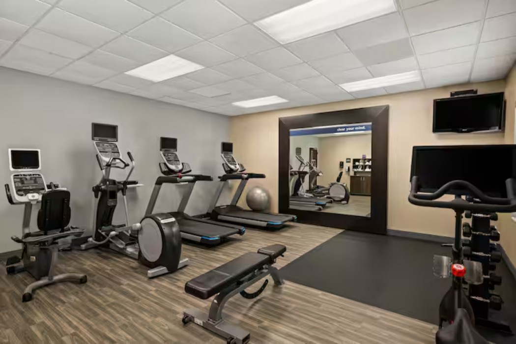 Hampton Inn & Suites Poughkeepsie 45/54