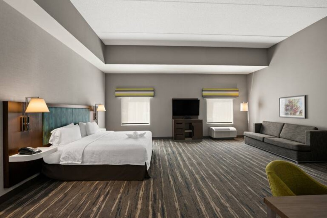 Hampton Inn & Suites Poughkeepsie 16/54