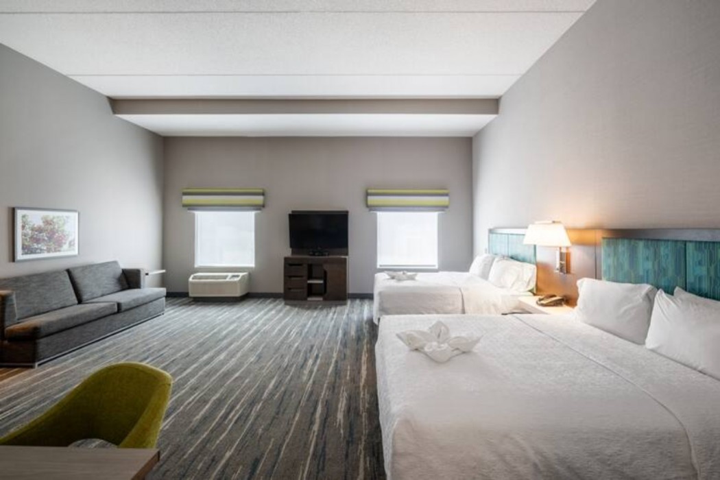 Hampton Inn & Suites Poughkeepsie 28/54