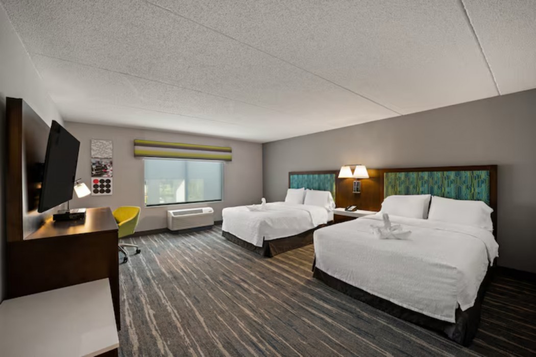 Hampton Inn & Suites Poughkeepsie 32/54