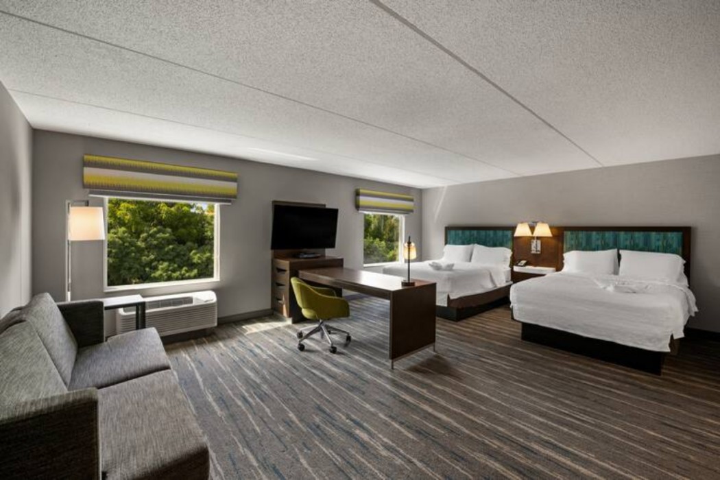 Hampton Inn & Suites Poughkeepsie 36/54