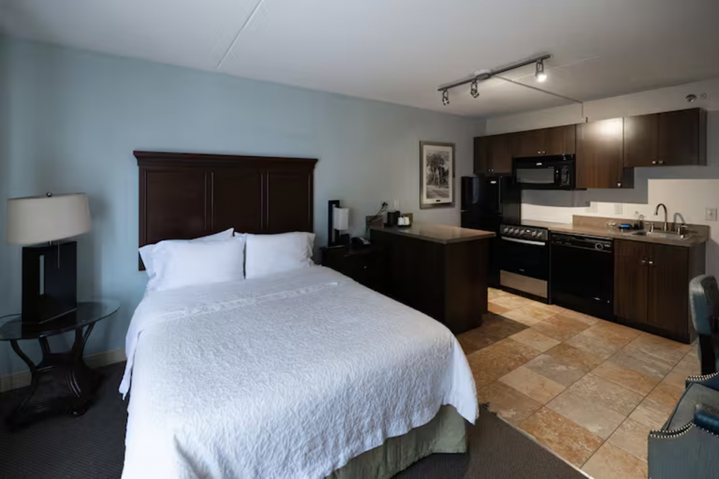 Hampton Inn Portsmouth Central 7/45