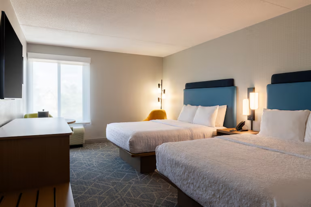 Hampton Inn Portsmouth Central 8/45