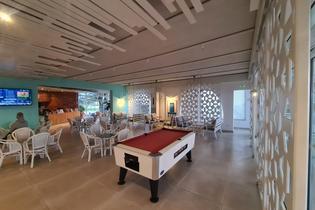 Irina Beach Hotel 30/68