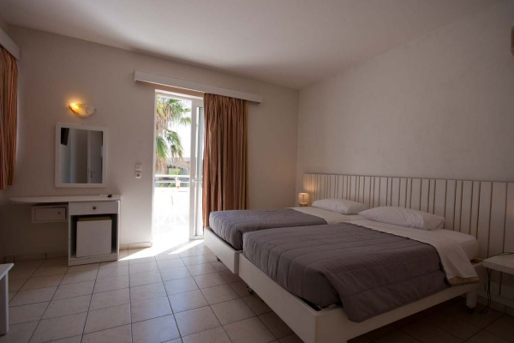 Irina Beach Hotel 10/68
