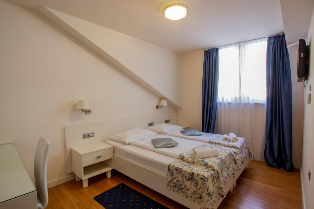 Hotel Pleter 13/77
