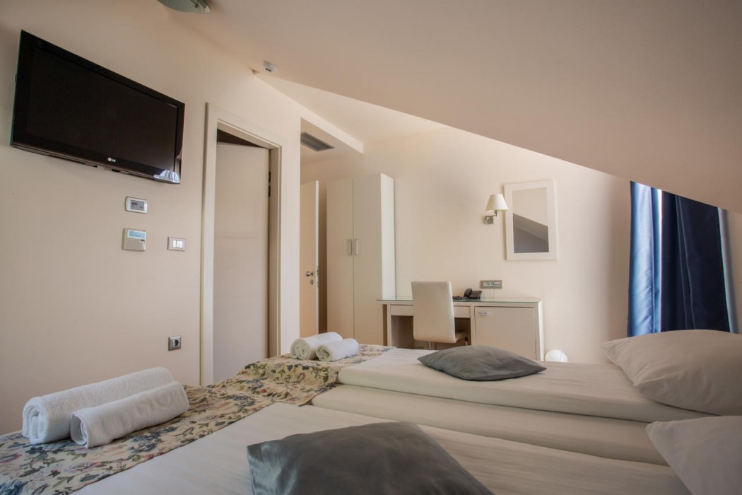 Hotel Pleter 27/77