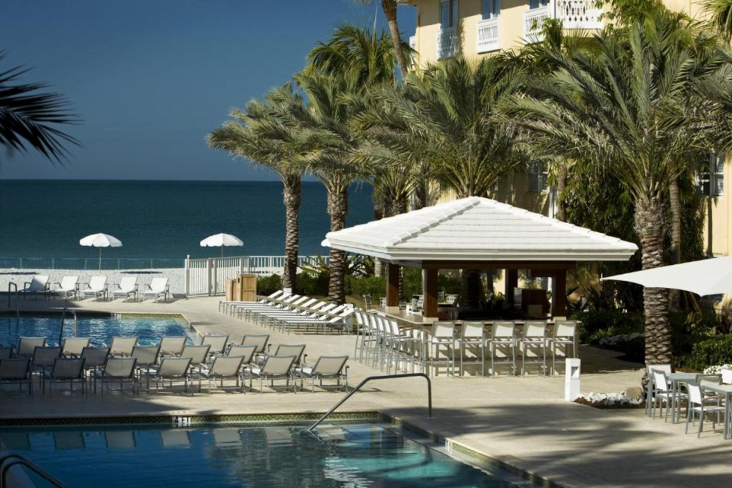 Edgewater Beach Hotel 33/64