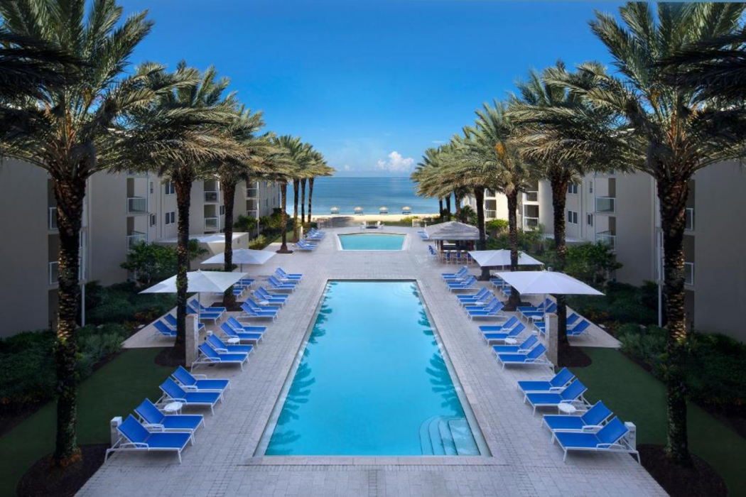 Edgewater Beach Hotel 32/64