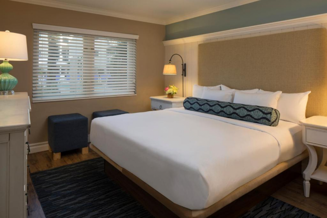 Edgewater Beach Hotel 13/64