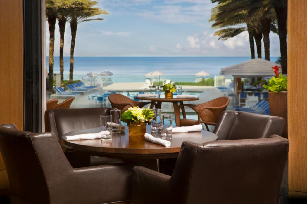 Edgewater Beach Hotel 26/64
