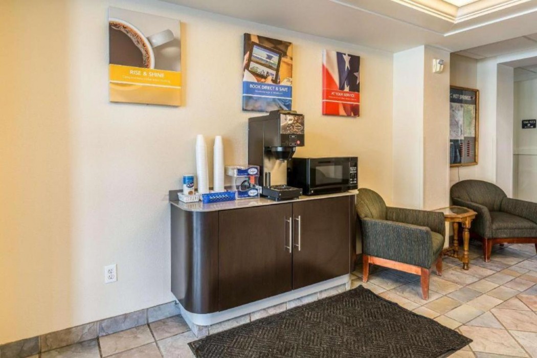 Econo Lodge Hot Springs South 12/13