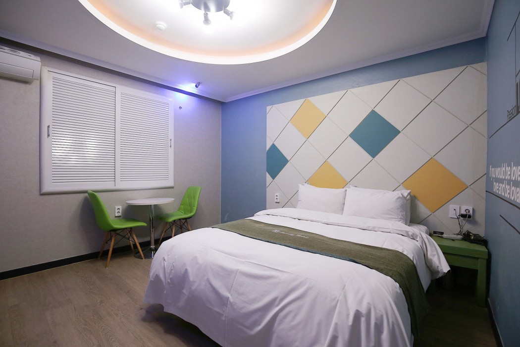 Luxury Motel 48/88