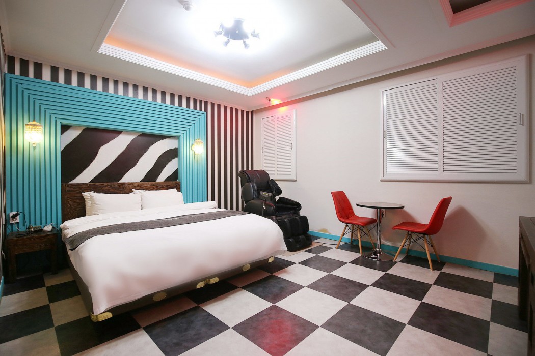 Luxury Motel 36/88