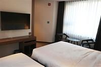 CS Avenue Hotel 20/75