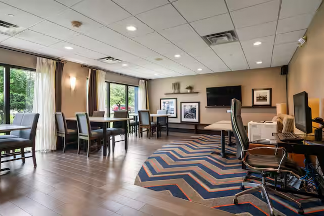 Hampton Inn Ridgefield Park 18/48
