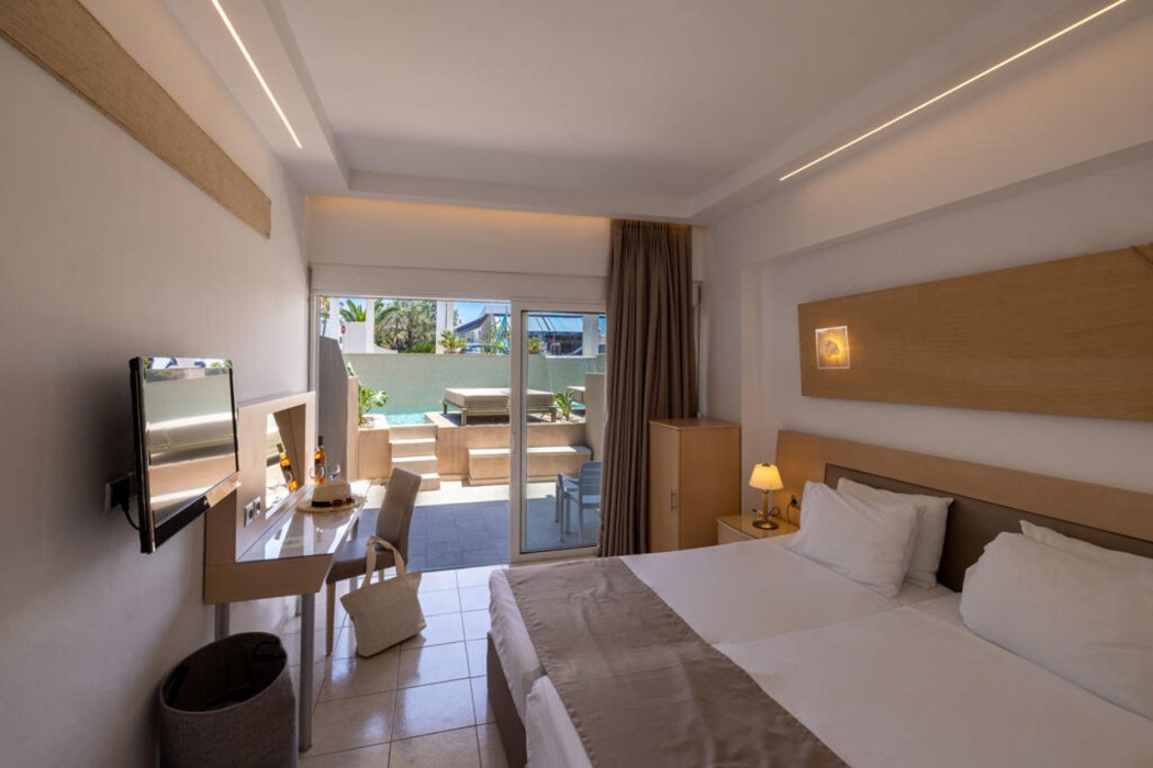 Kolymbia Bay Art - Adults Only 18/65