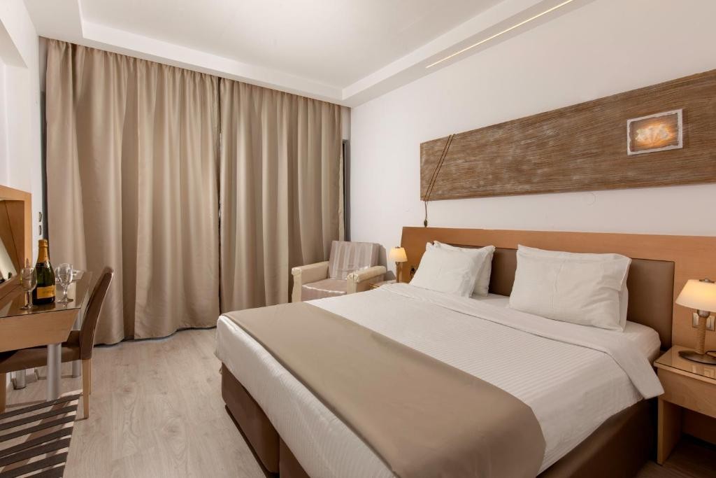 Kolymbia Bay Art - Adults Only 17/65