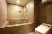 H Avenue Hotel 49/69