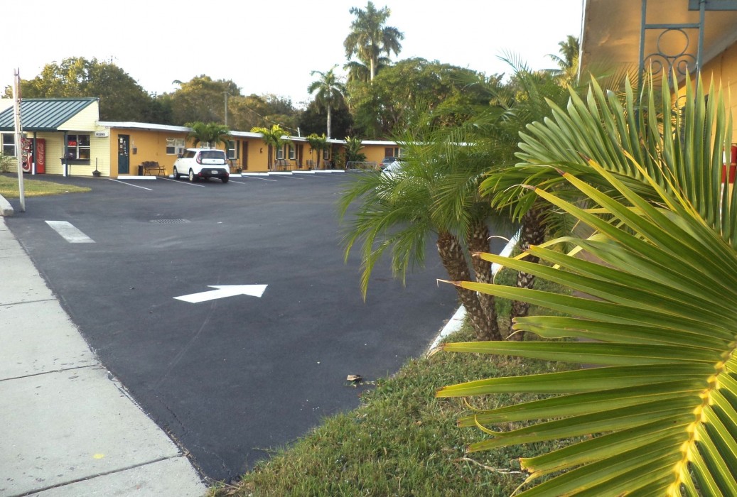 Glades Motel 13/23