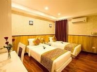 Golden Rain 2 Hotel 68/96