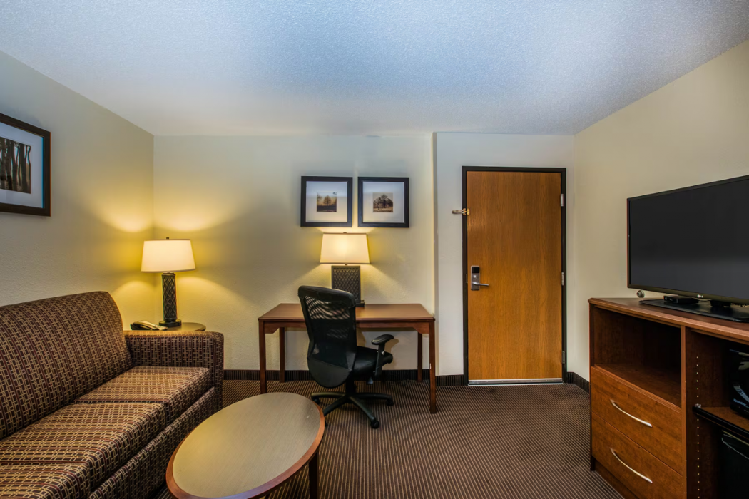AmericInn by Wyndham Grand Forks 13/46