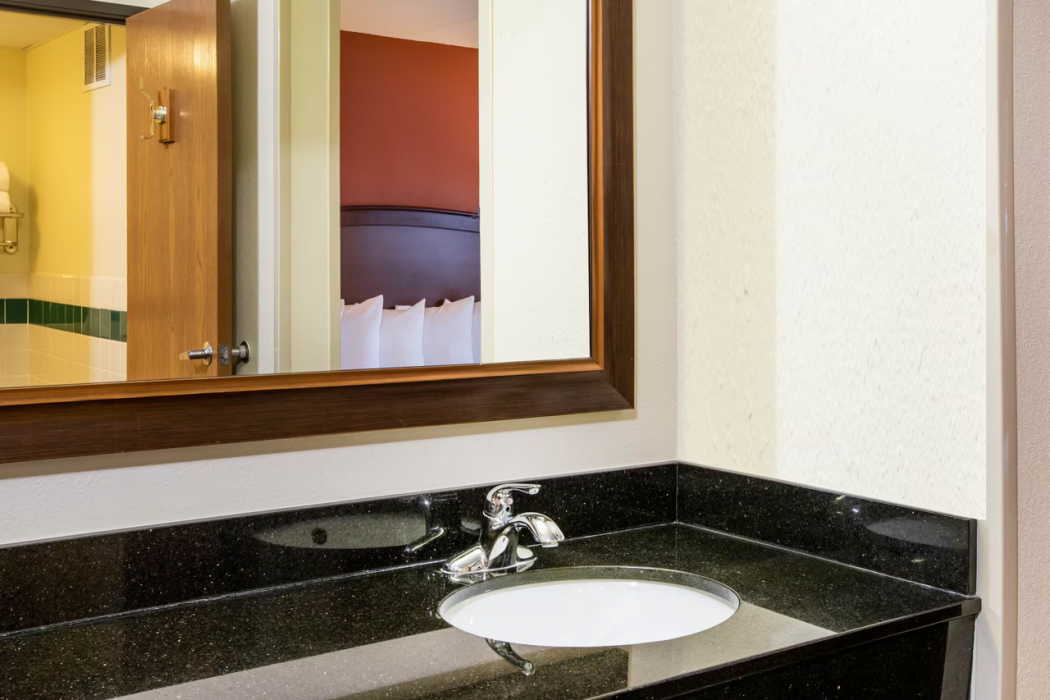 AmericInn by Wyndham Grand Forks 8/46