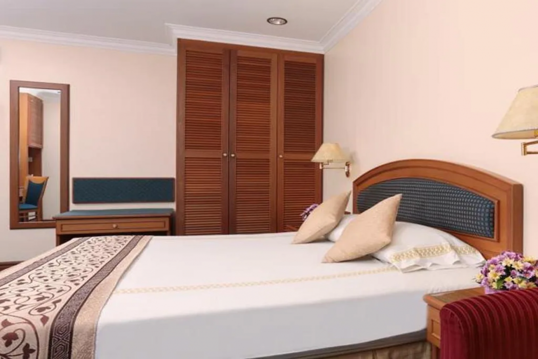 Hotel Santosa 8/27