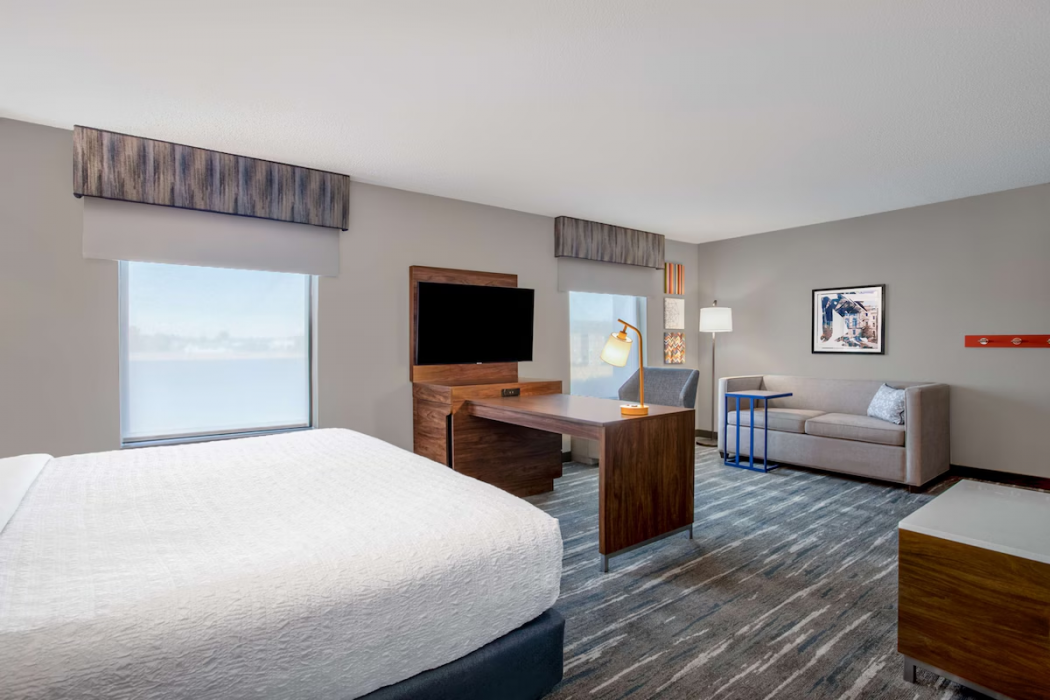 Hampton Inn and Suites Muncie 12/43
