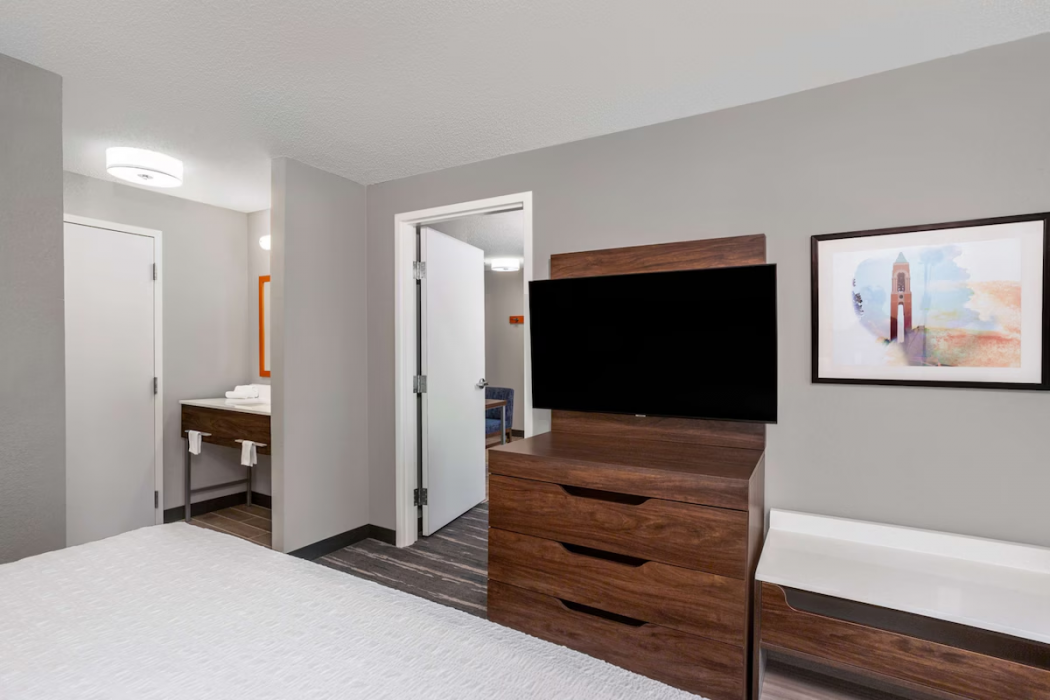 Hampton Inn and Suites Muncie 10/43