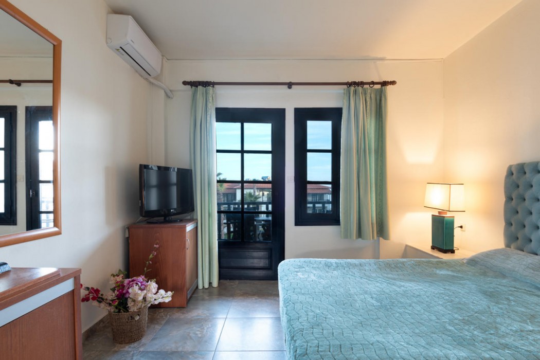 Assa Maris Beach Hotel 34/108