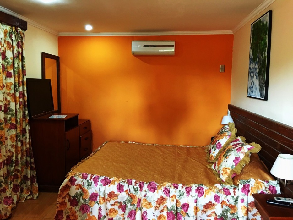 Carmen Hotel 40/100