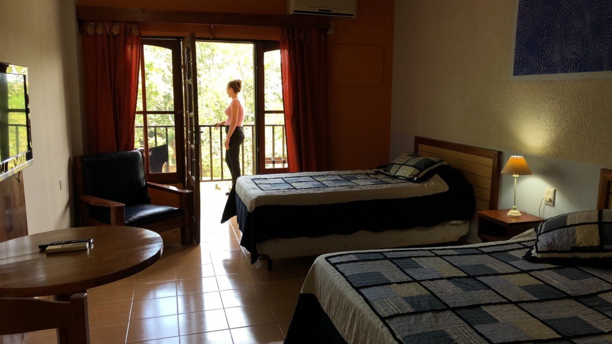 Carmen Hotel 55/100
