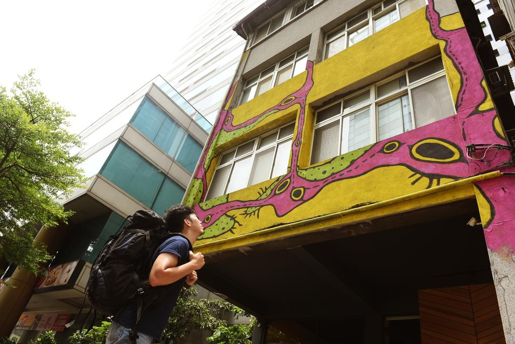 FLIP FLOP HOSTEL MAIN STATIN