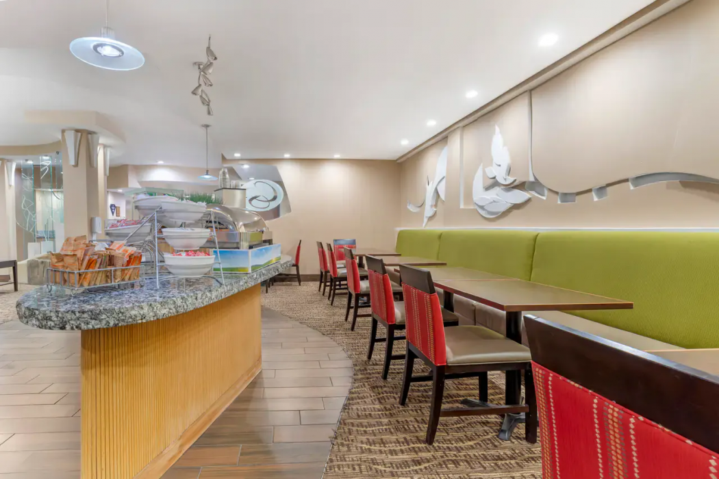 Comfort Suites Monroeville - Pittsburgh East 25/34