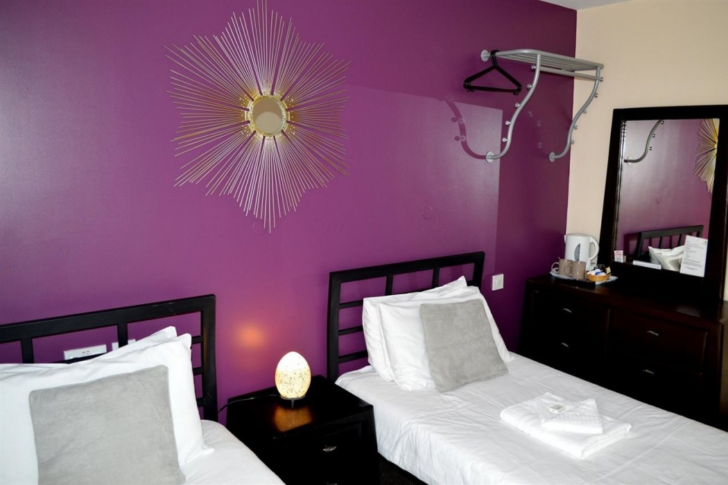 GO2 Gloucester Hotel by OYO 27/40